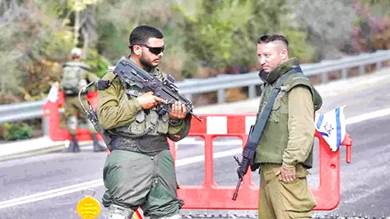 القوات الإسرائيلية تطلق النار على مركبة في جنوب لبنان.. ونجاة السائق بأعجوبة